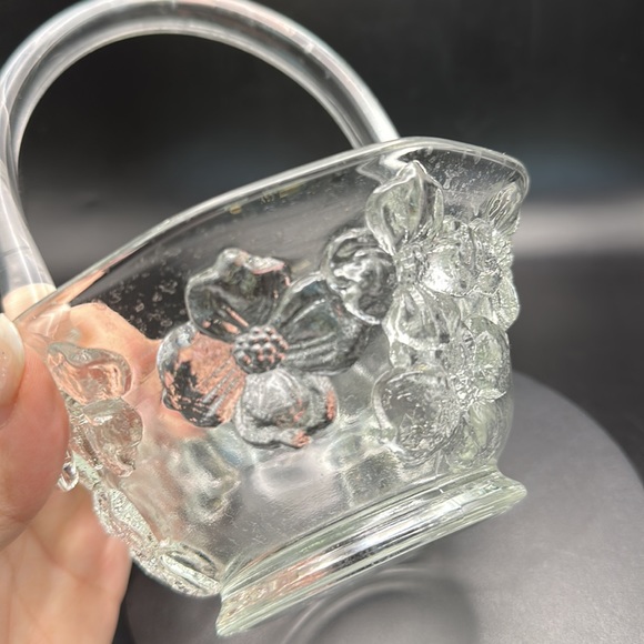 Indiana Glass Tiara Dogwood Basket by Jim Dunleavy 8”x5.5” - Picture 4 of 4